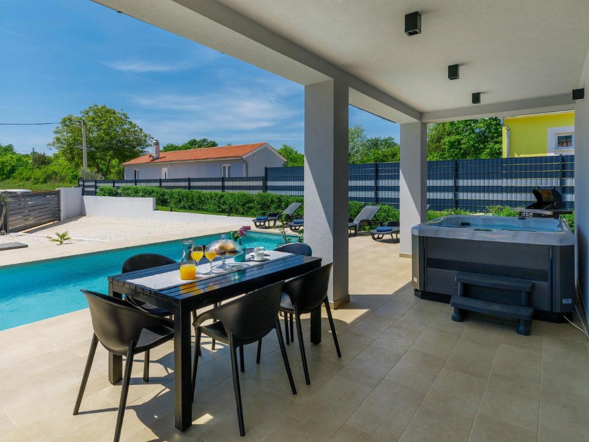 Villa Vine By Interhome Marčana Extérieur photo